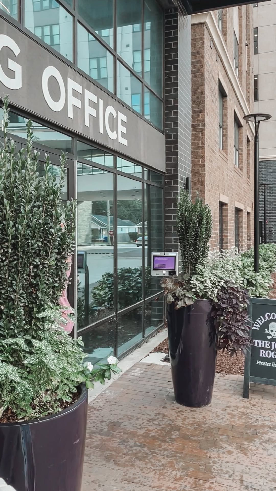 Tag your bestie who still needs to sign! \ud83d\udc40\n\ud83d\udcf2Have you scheduled your tour to see your future home?\ud83d\udd11\n\ud83e\udd73We're almost 50% pre-leased for the 26-27 term, and time is ticking!\u23f0\n\n