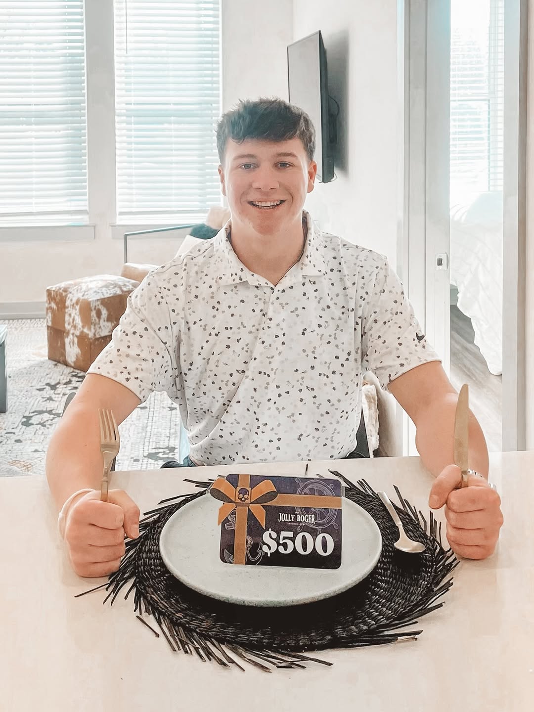 Serving it up \u201cJolly's way\u201d! \ud83c\udf7d\ufe0f\n\ud83e\udd29This week's special: Sign & enter to win $500 \ud83d\udcb8 ONLY 4 DAYS LEFT TO ENTER!\n\n