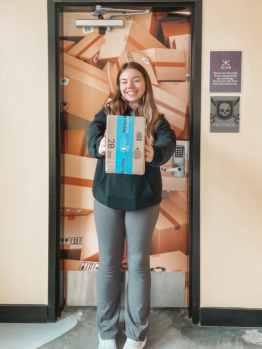 Don't forget to pick up your packages! \ud83d\udce6 \n\ud83d\udce5Check your email for more info\n\n